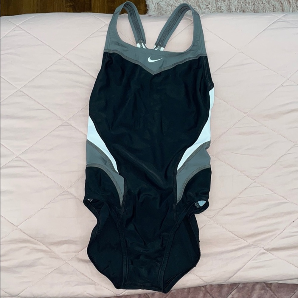 Training swimsuit